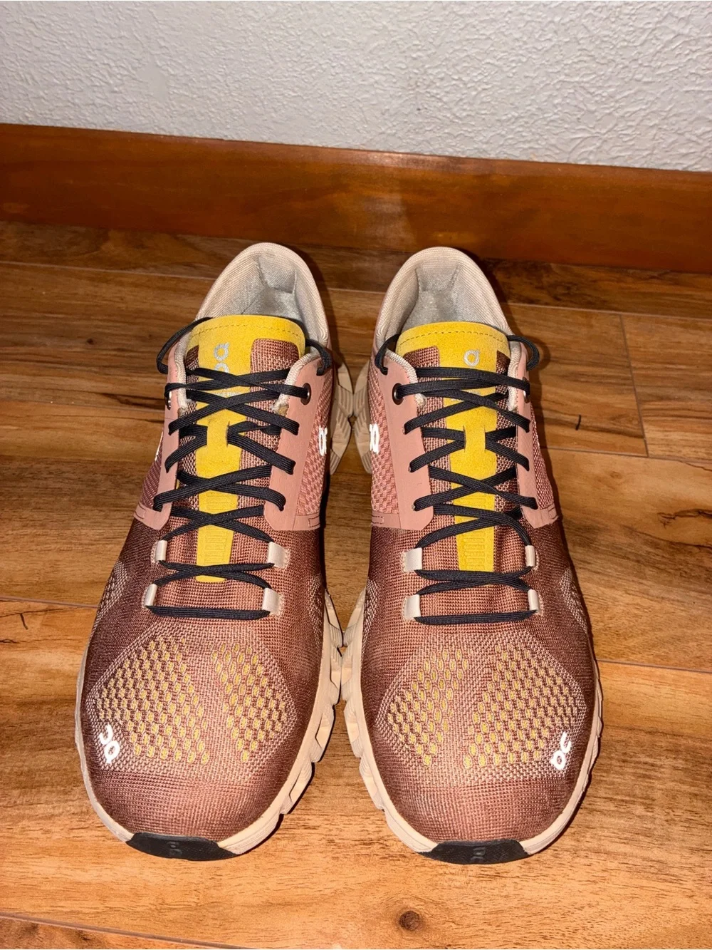 On Cloud X  Women’s Sneaker Pink Mocha & Sand Running Shoe - size 9